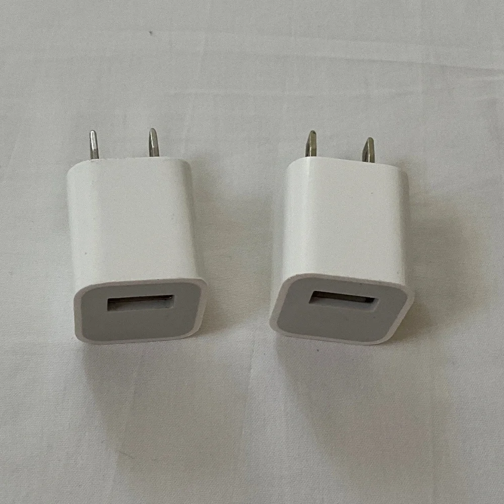 APPLE Two USB Adapters/Charging Blocks